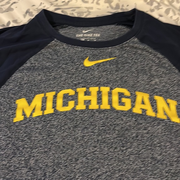 Michigan Nike t-shirt. - Picture 3 of 5